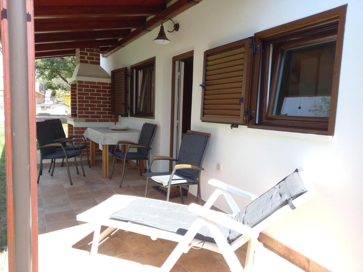 Apartment Little House Fažana Exterior foto